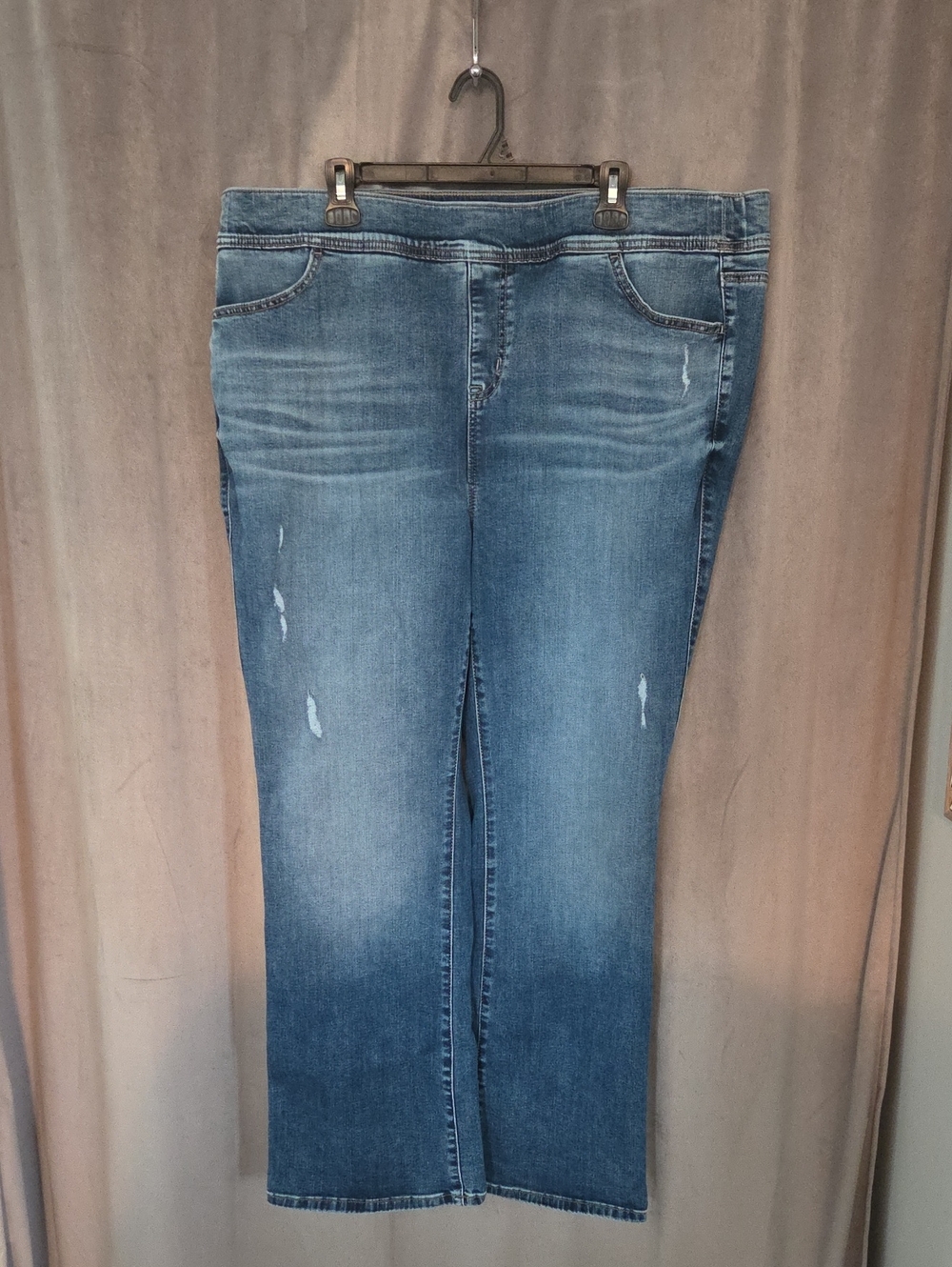 torrid 3R (Waist 22") Medium Blue Straight Leg Jeans with Light Distressing